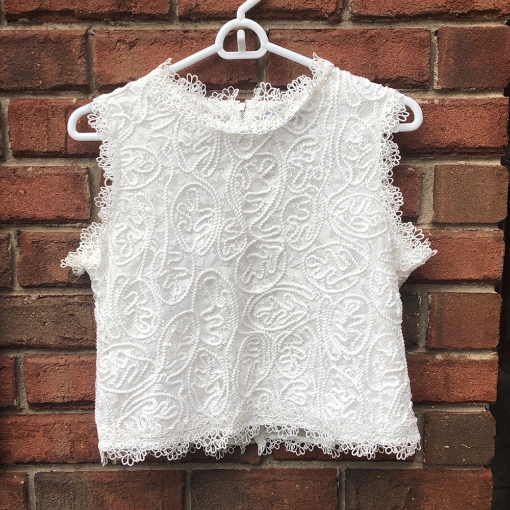 Chicwish White Lace Croptop